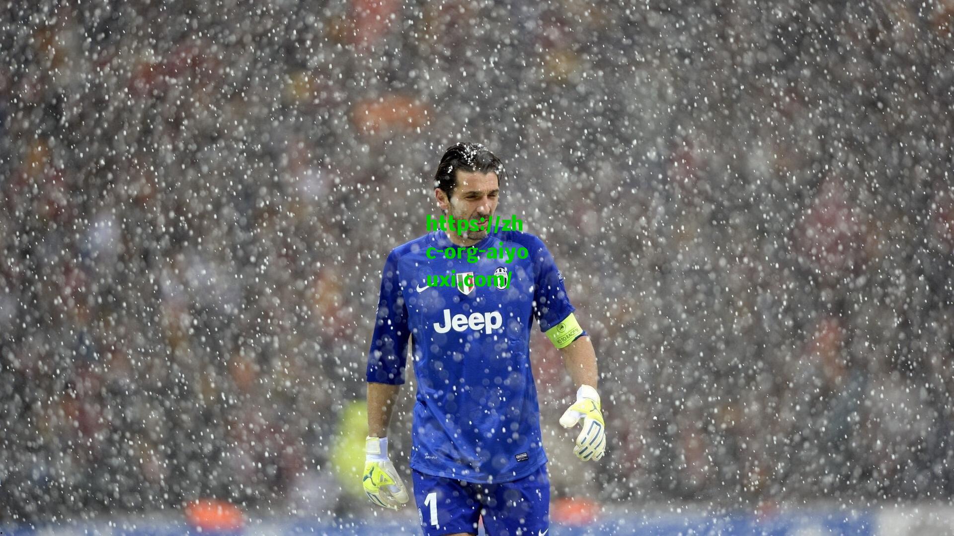 真剃光了还是整活什琴斯尼社媒晒光头：媳妇也不喜欢黑发